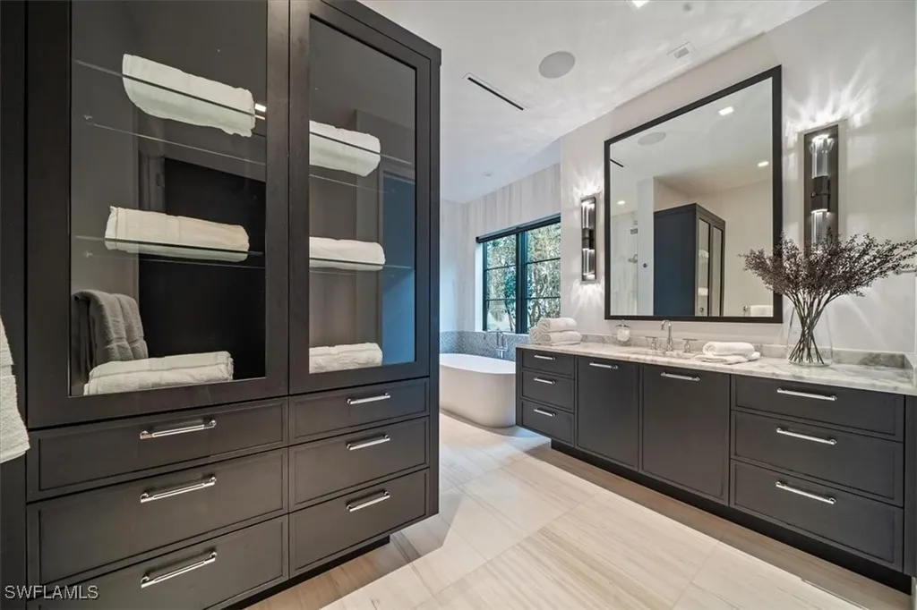 349 2nd Avenue N Naples FL 34102