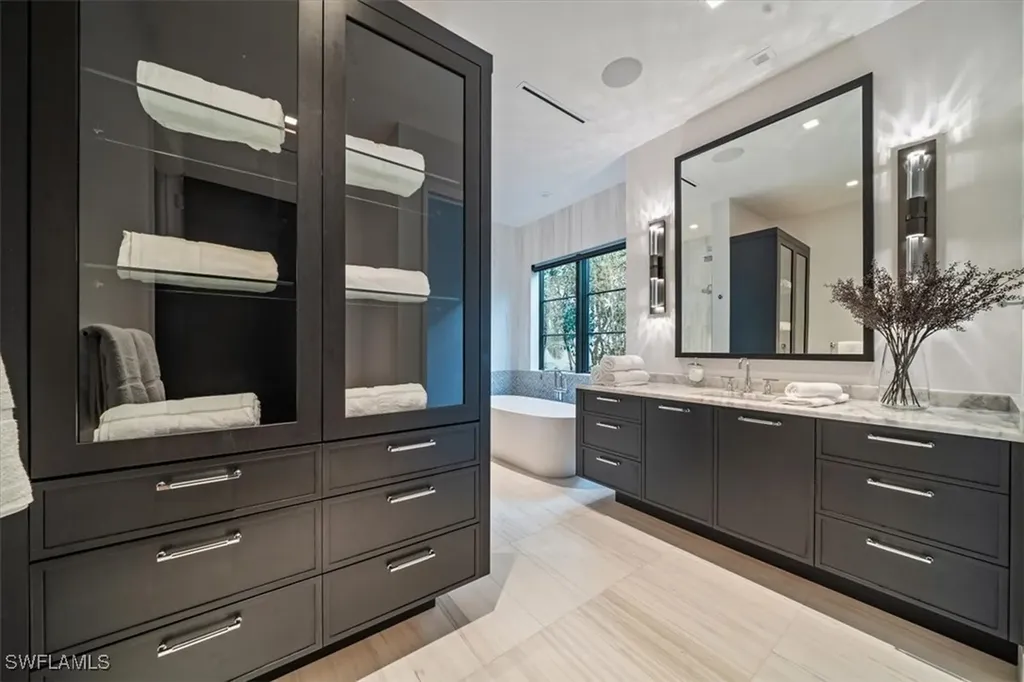 349 2nd Avenue N Naples FL 34102