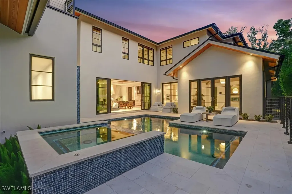349 2nd Avenue N Naples FL 34102