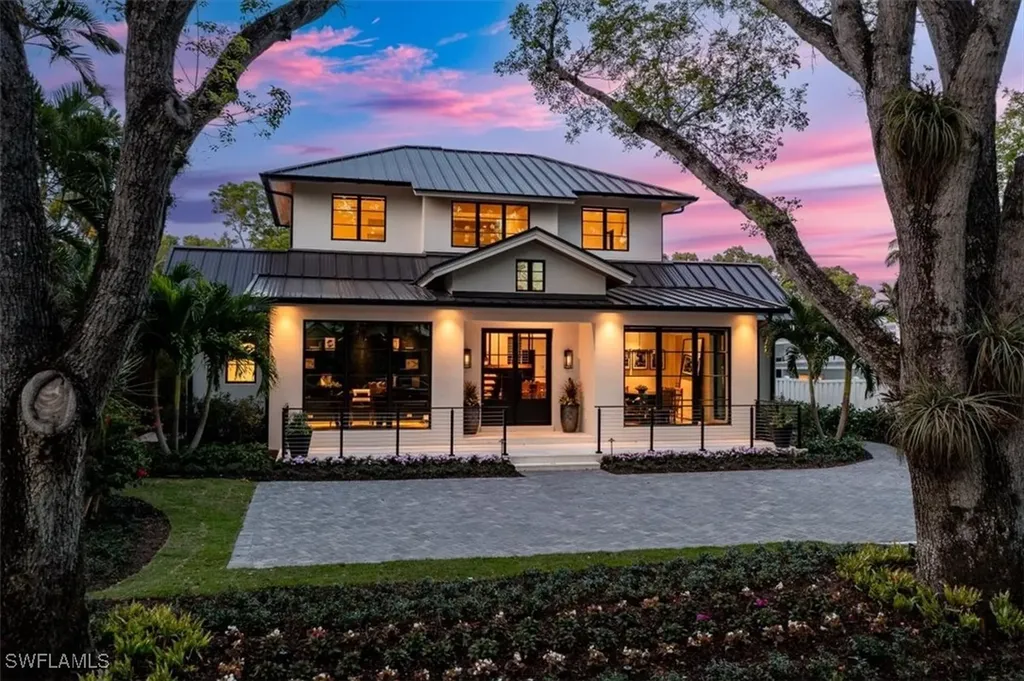 349 2nd Avenue N Naples FL 34102