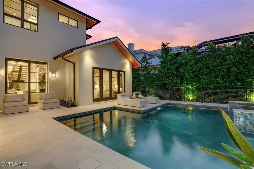 349 2nd Avenue N Naples FL 34102