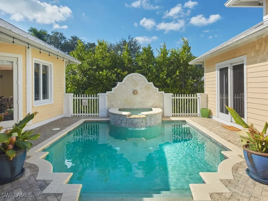 165 Broad Avenue S Naples FL 34102