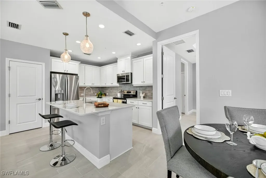2554 Seychelles Drive Naples FL 34112
