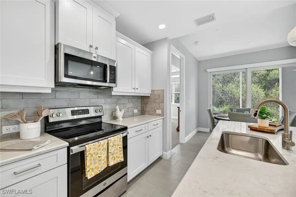 2554 Seychelles Drive Naples FL 34112