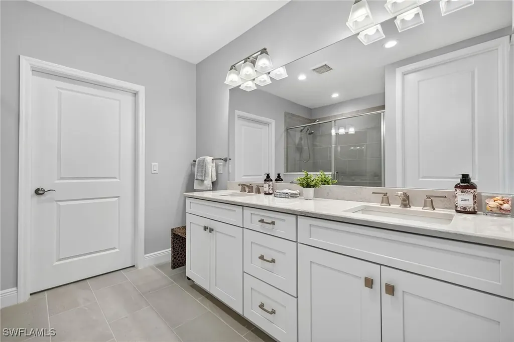 2554 Seychelles Drive Naples FL 34112