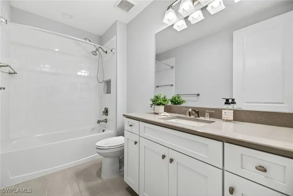 2554 Seychelles Drive Naples FL 34112