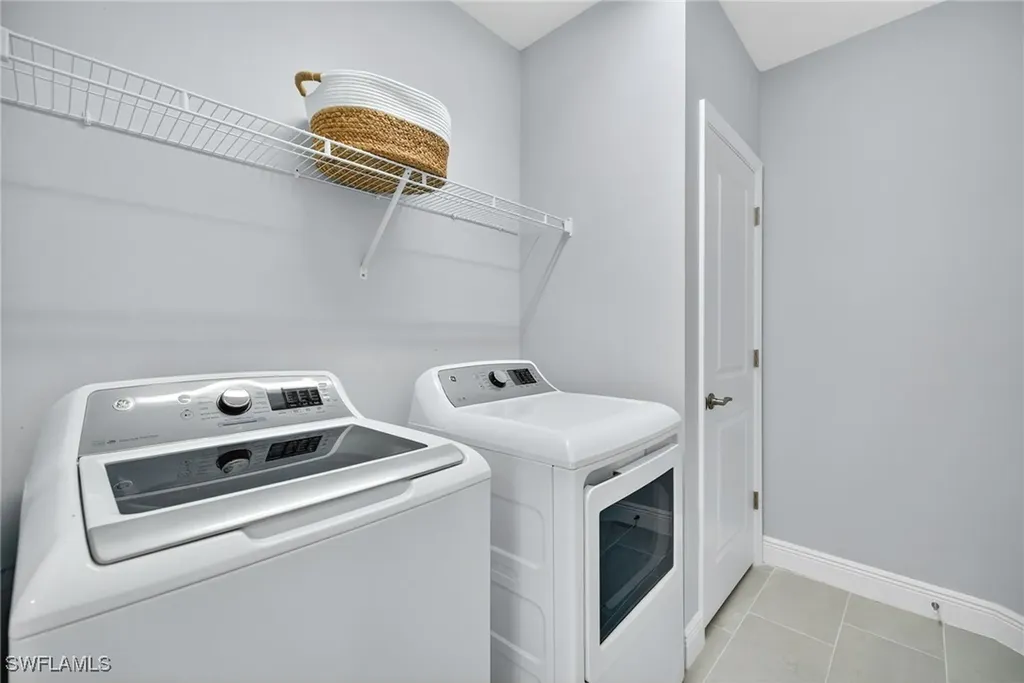 2554 Seychelles Drive Naples FL 34112