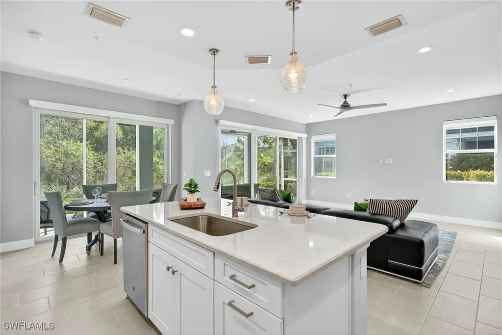 2554 Seychelles Drive Naples FL 34112