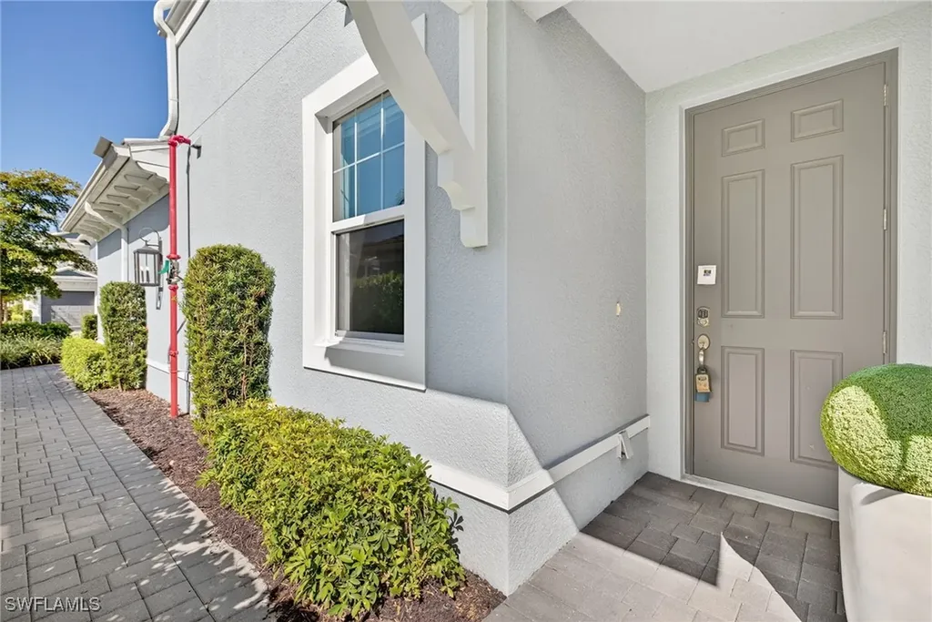 2554 Seychelles Drive Naples FL 34112