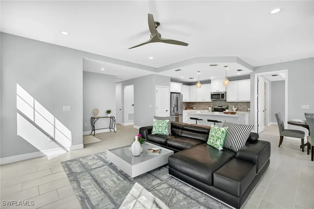 2554 Seychelles Drive Naples FL 34112