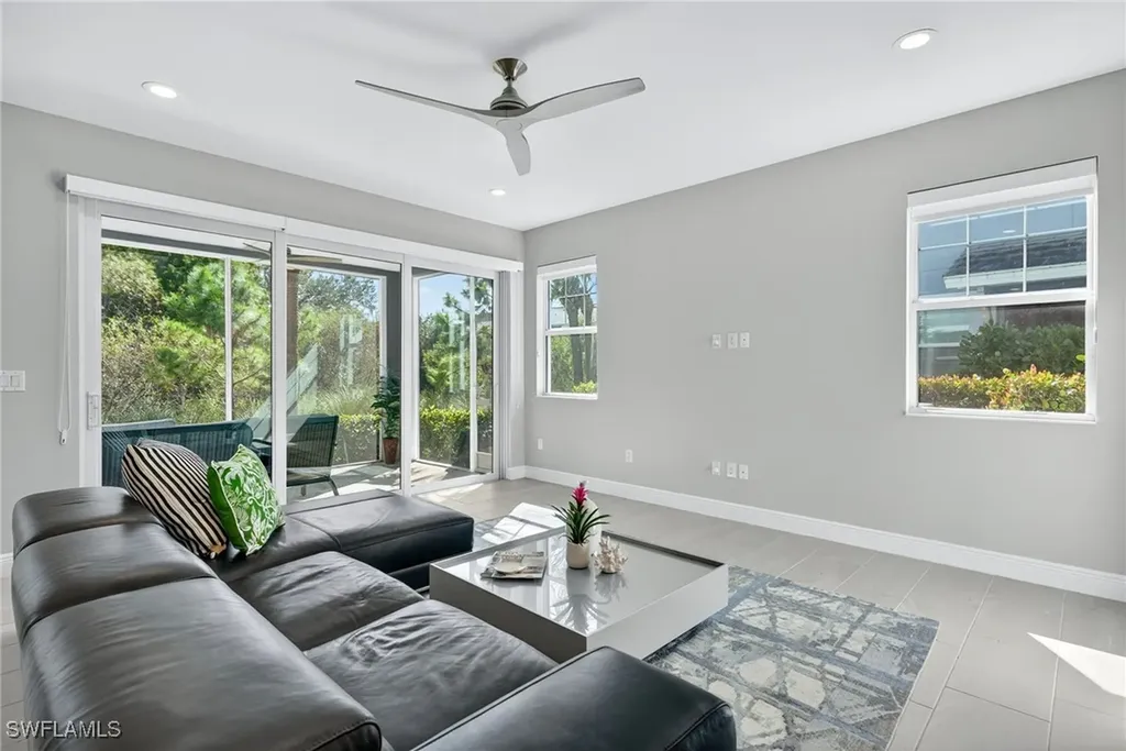 2554 Seychelles Drive Naples FL 34112