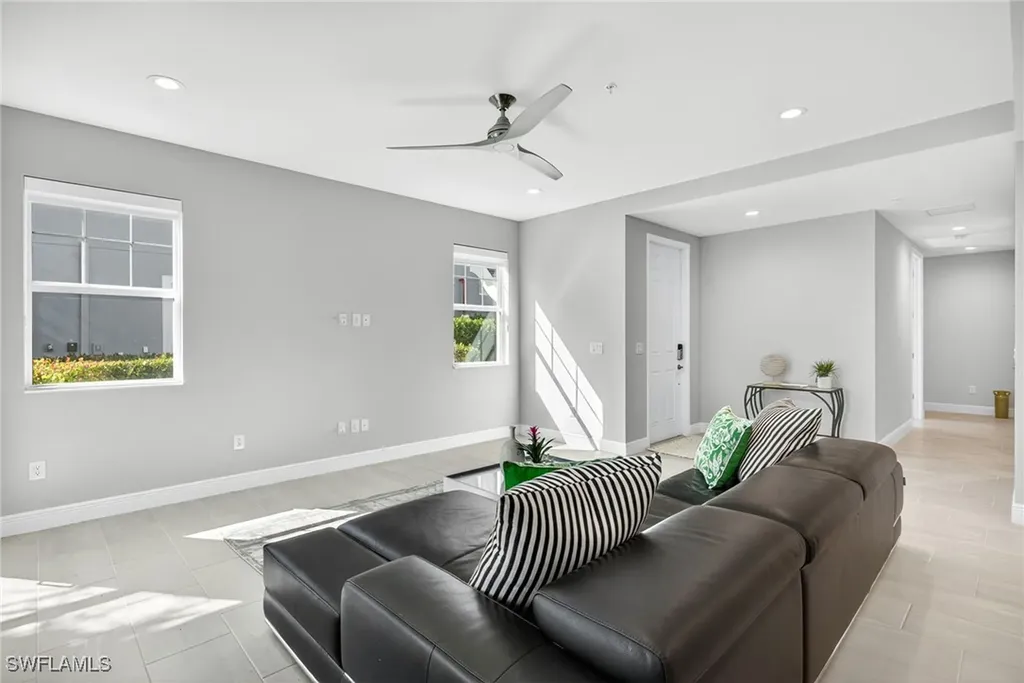 2554 Seychelles Drive Naples FL 34112