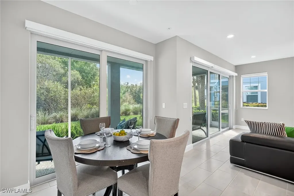 2554 Seychelles Drive Naples FL 34112