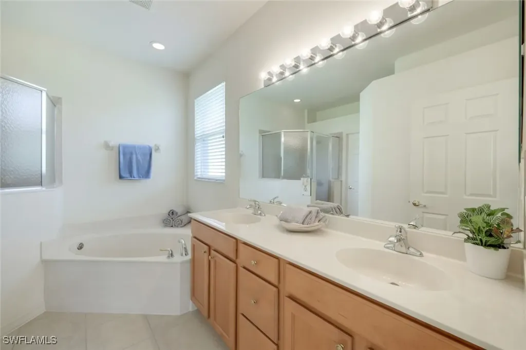 6086 Highwood Park Lane Naples FL 34110