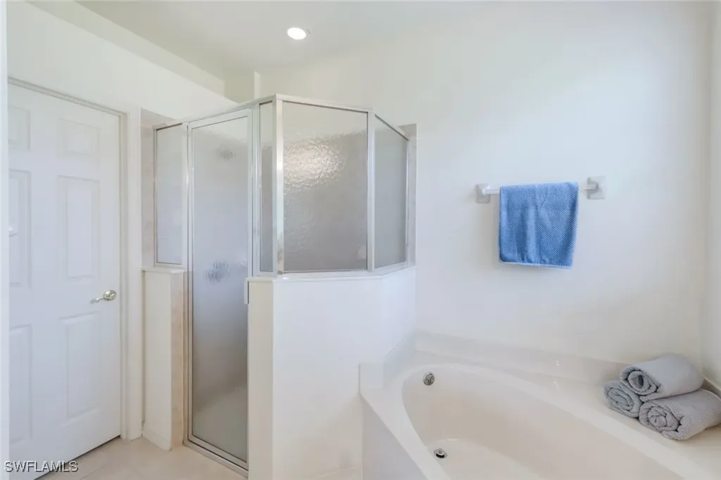 6086 Highwood Park Lane Naples FL 34110