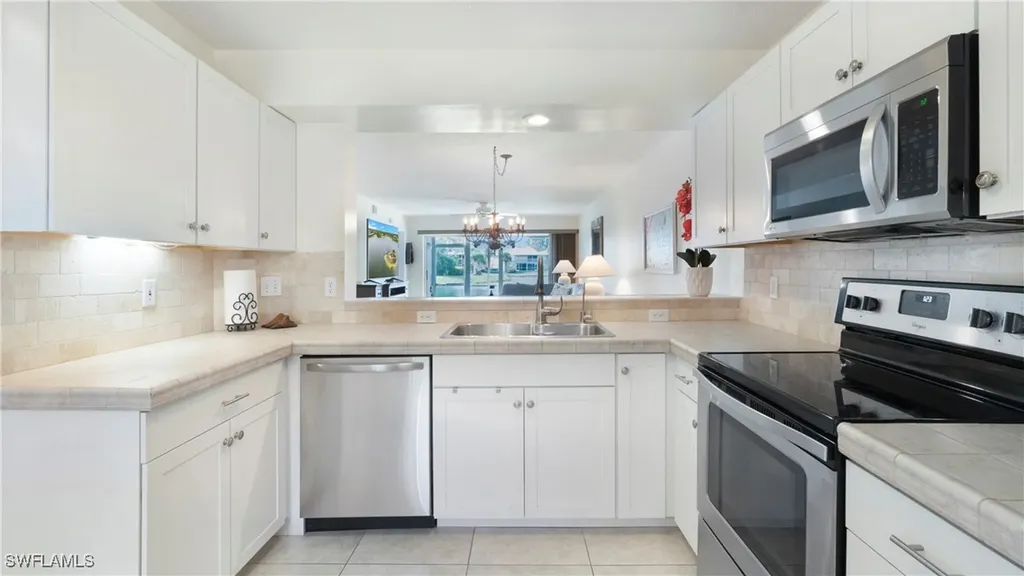 905 New Waterford Drive Naples FL 34104