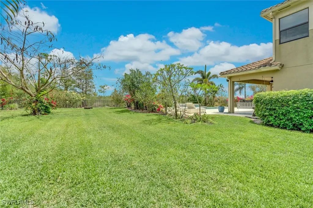 3295 Tahoe Court Naples FL 34119