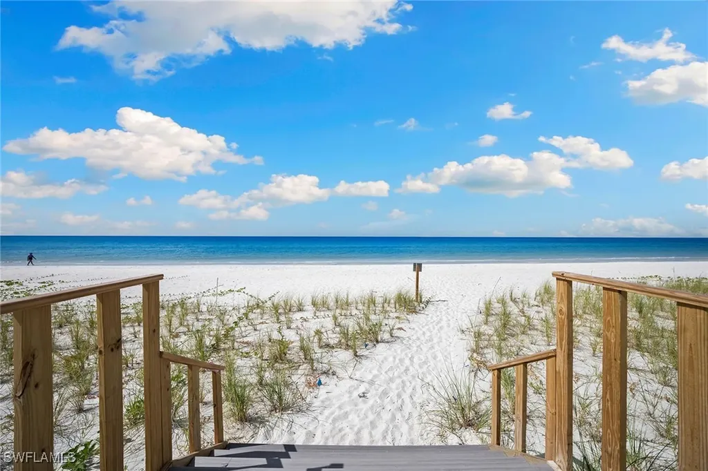 2885 Gulf Shore Boulevard N Naples FL 34103