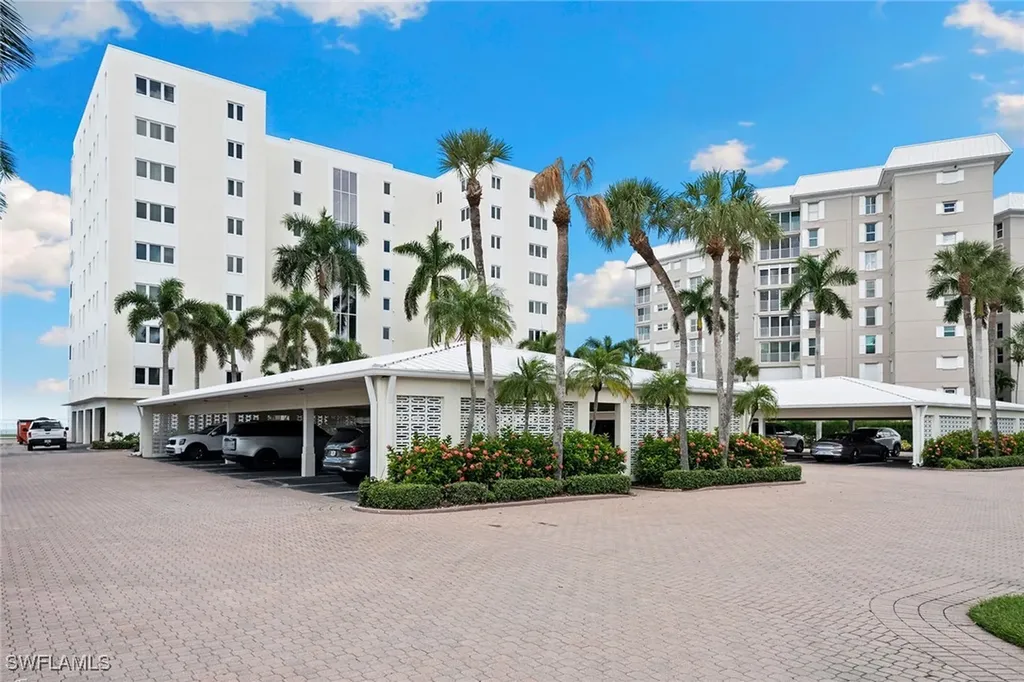 2885 Gulf Shore Boulevard N Naples FL 34103