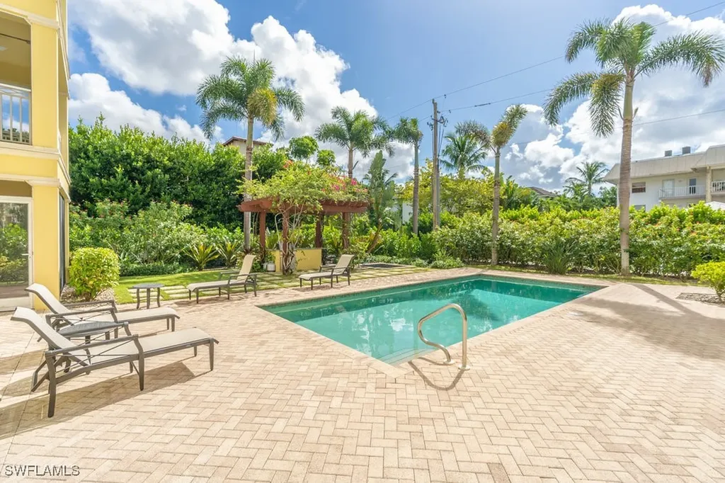 300 3rd Avenue S Naples FL 34102