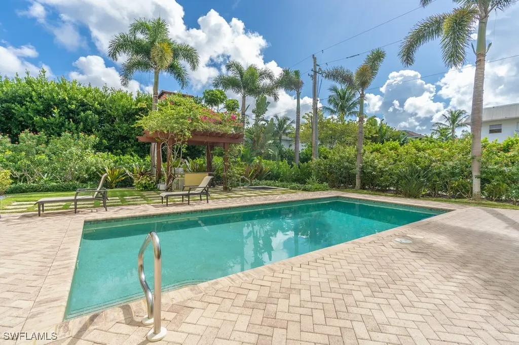 300 3rd Avenue S Naples FL 34102