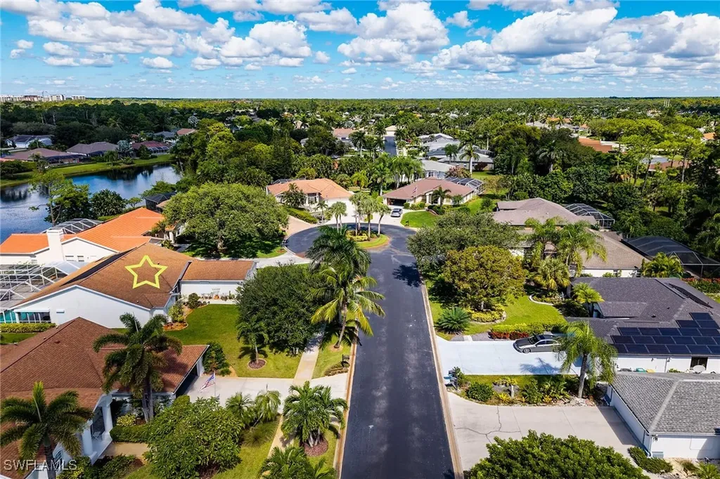 443 Dundee Court Naples FL 34104