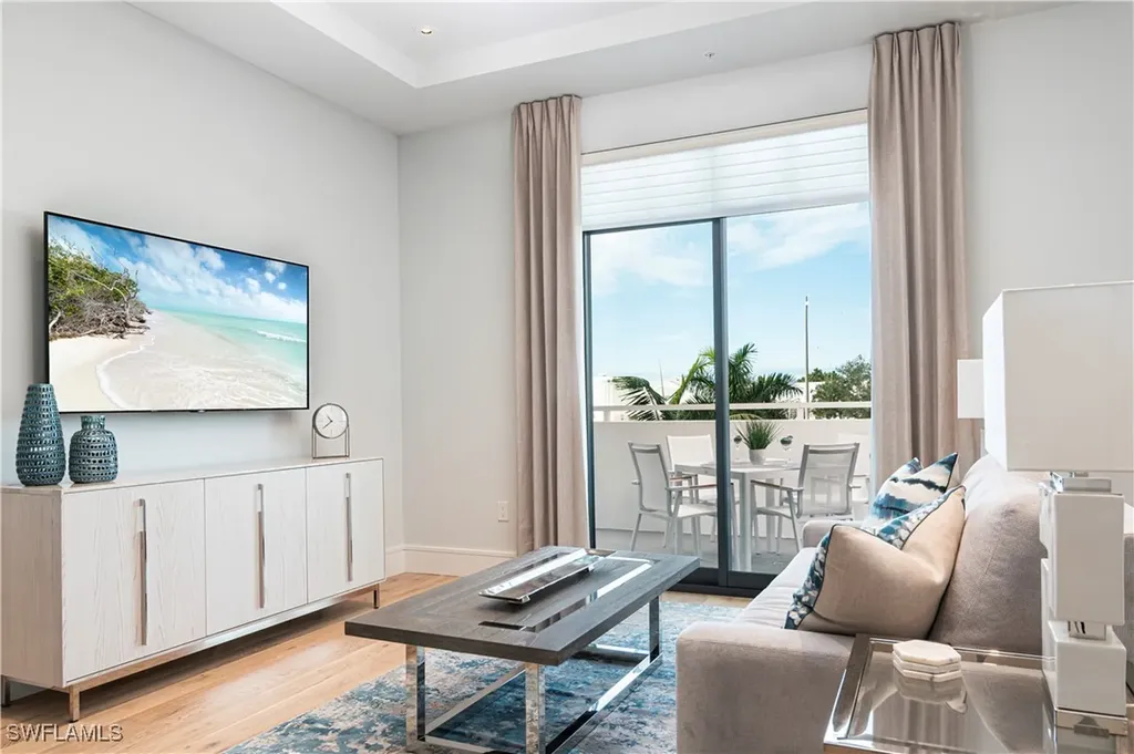 101 8th Street S Naples FL 34102