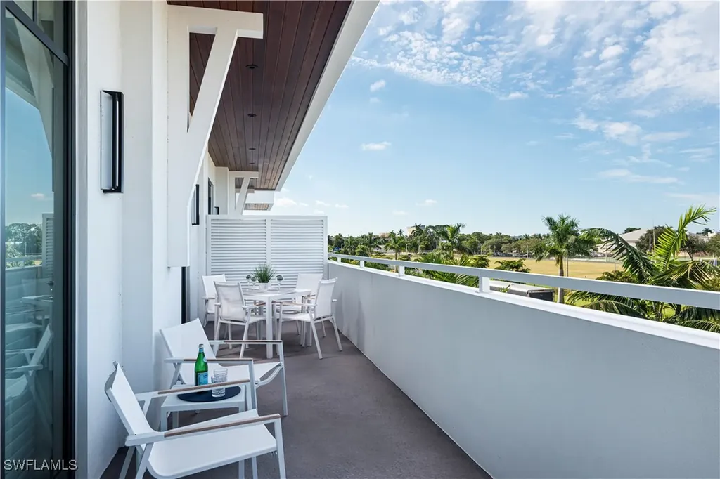 101 8th Street S Naples FL 34102