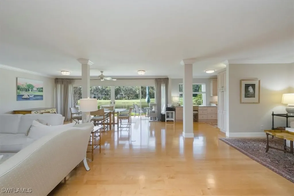 Naples FL, 102 Clubhouse Drive, Unit 176