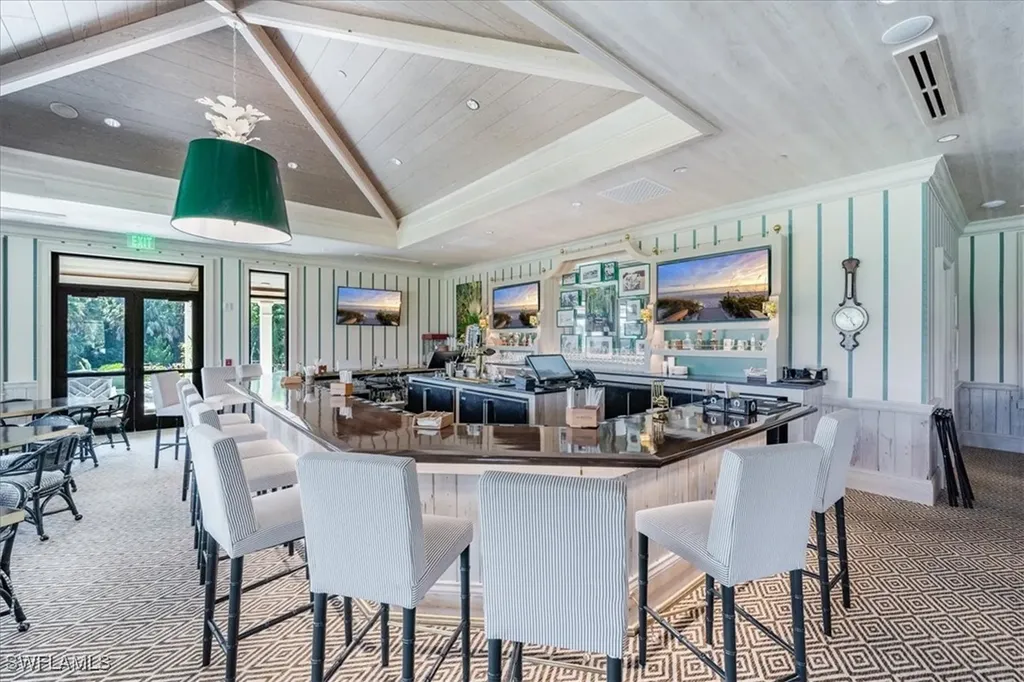 102 Clubhouse Drive Naples FL 34105