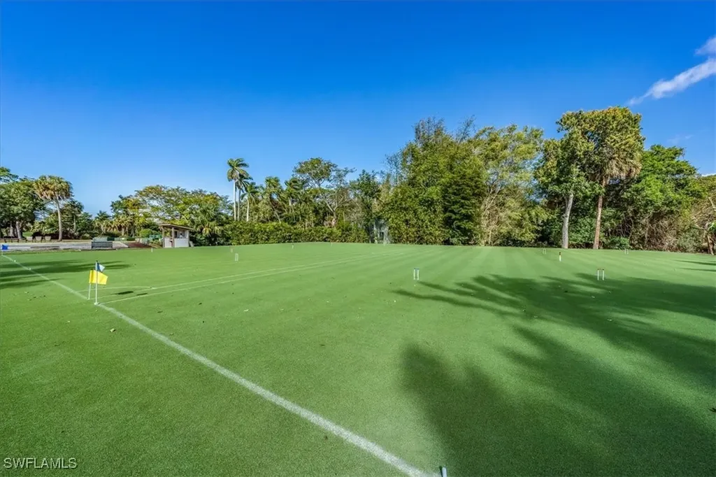 102 Clubhouse Drive Naples FL 34105