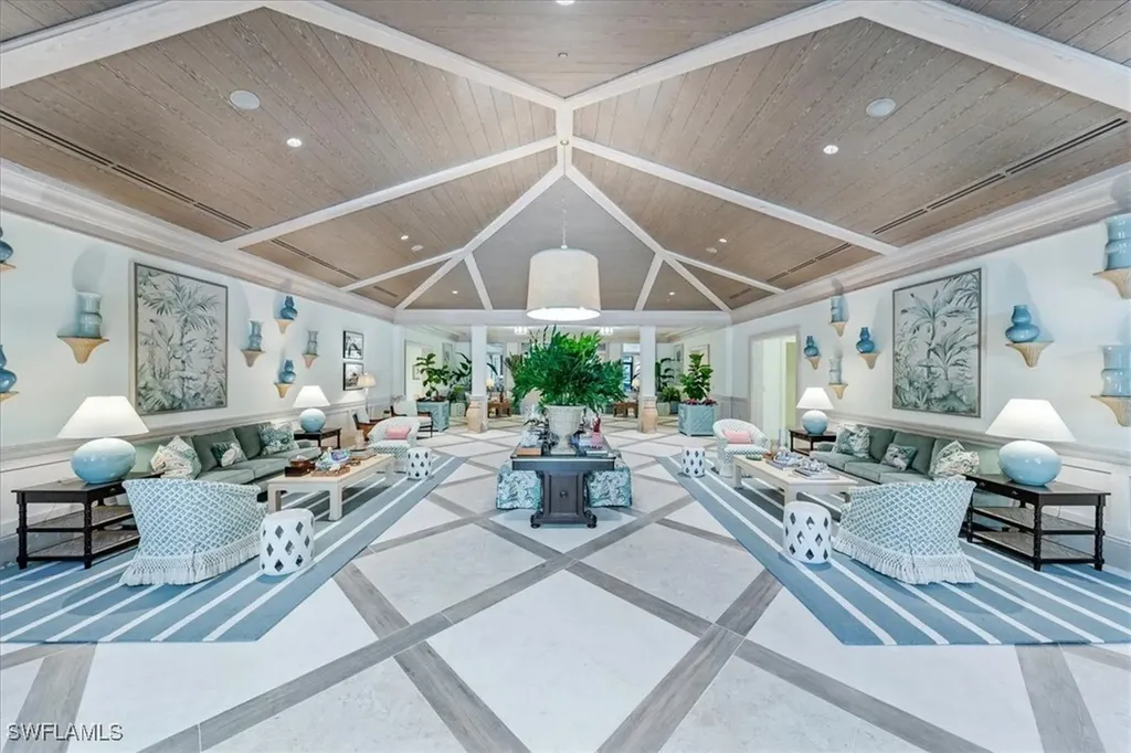 102 Clubhouse Drive Naples FL 34105