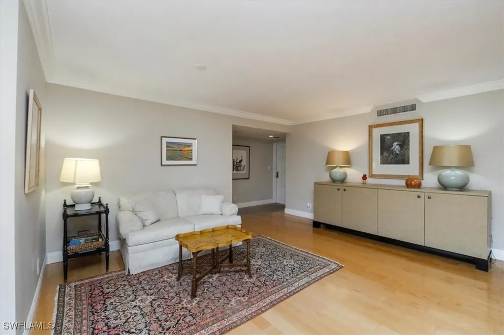 102 Clubhouse Drive Naples FL 34105