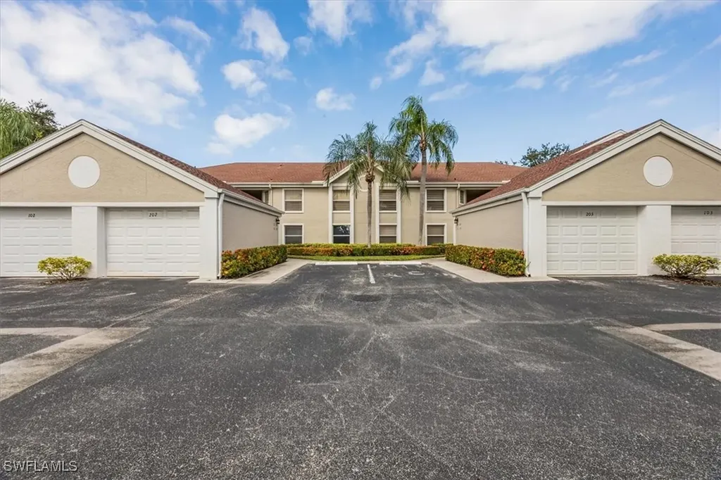 9856 Luna Circle Naples FL 34109