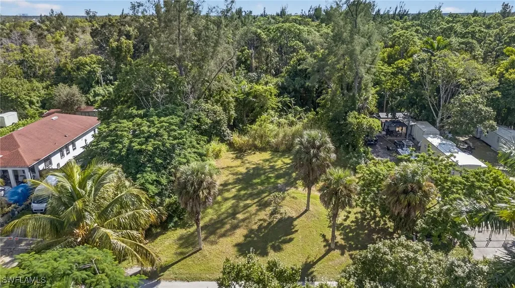 2650 Holly Avenue Naples FL 34112