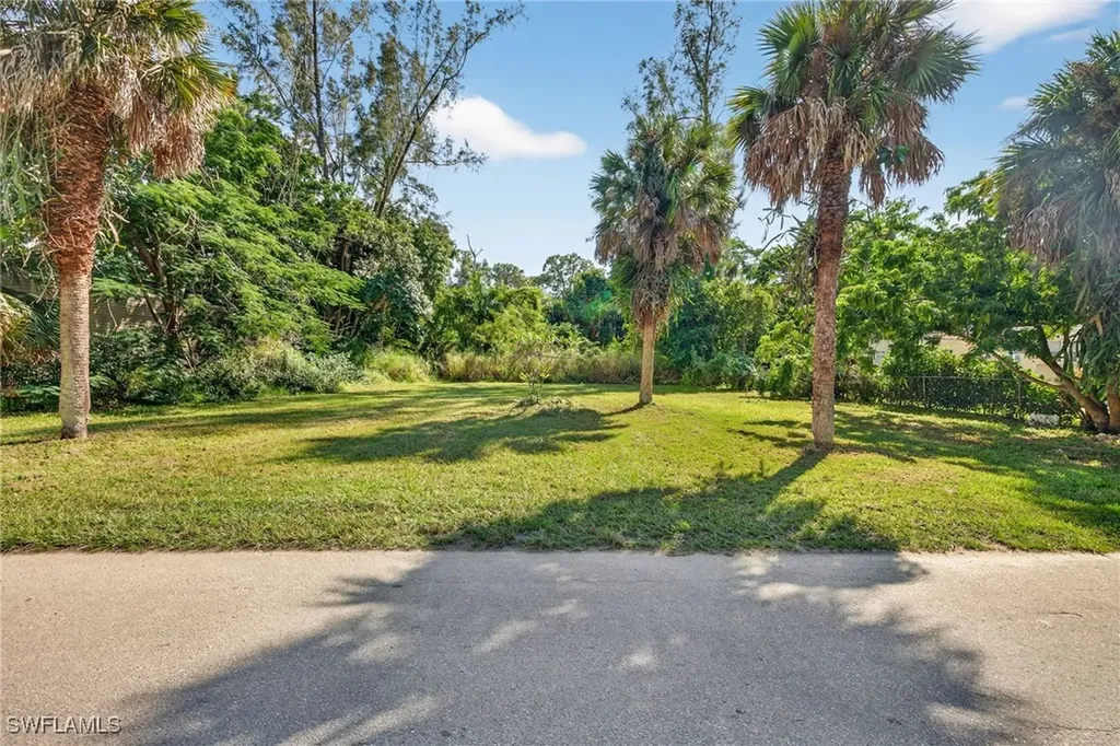 2650 Holly Avenue Naples FL 34112