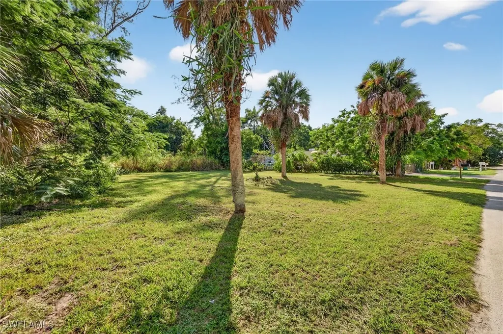 2650 Holly Avenue Naples FL 34112