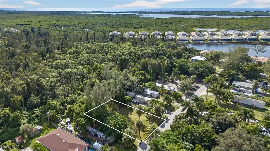2650 Holly Avenue Naples FL 34112
