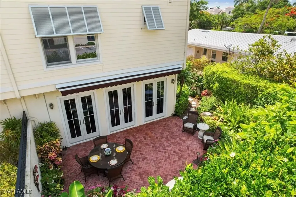 215 5th Street S Naples FL 34102