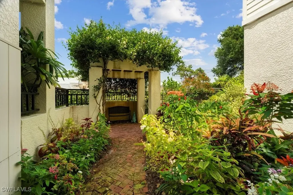 215 5th Street S Naples FL 34102