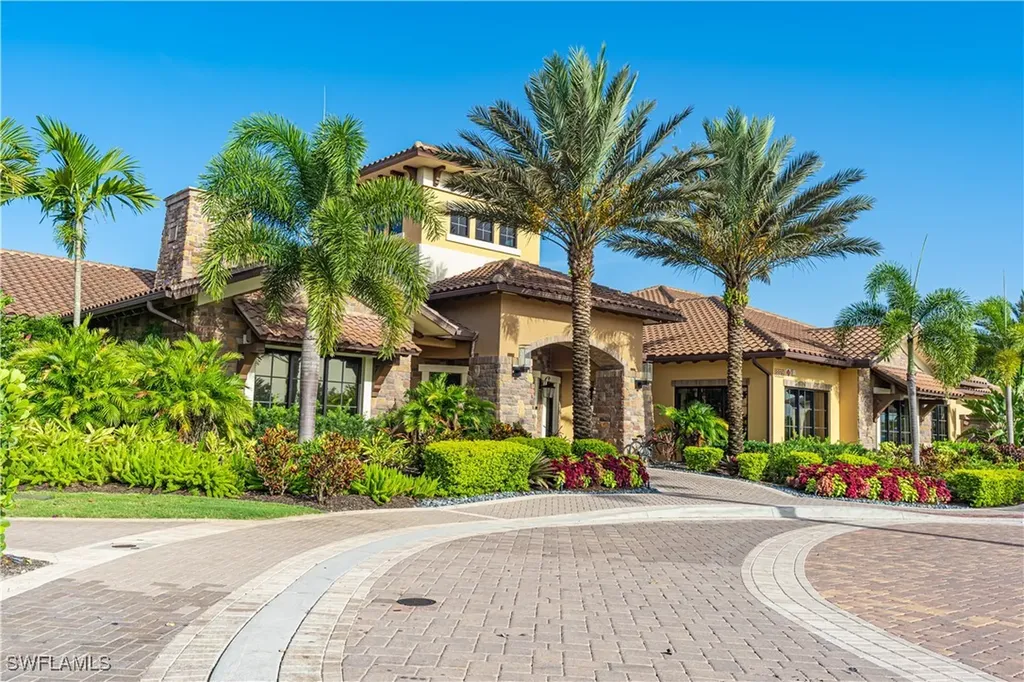 9389 Pocida Court Naples FL 34119