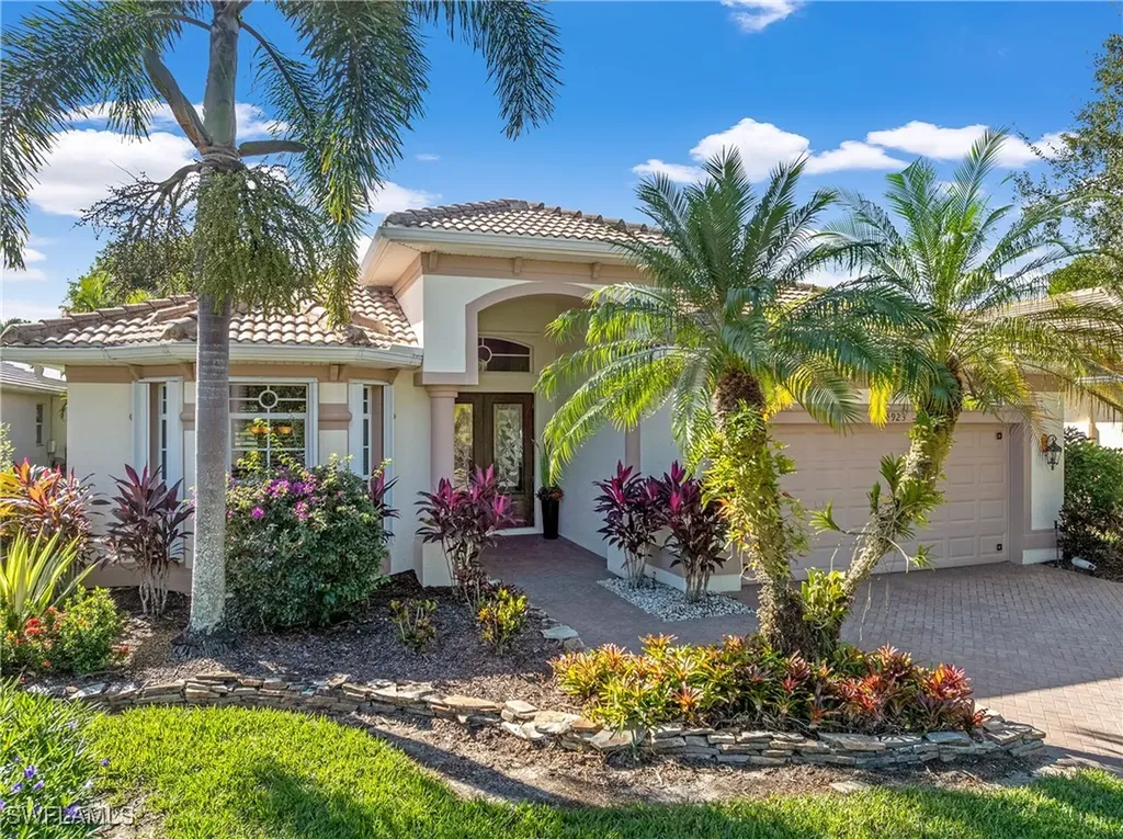 4923 Cerromar Drive Naples FL 34112