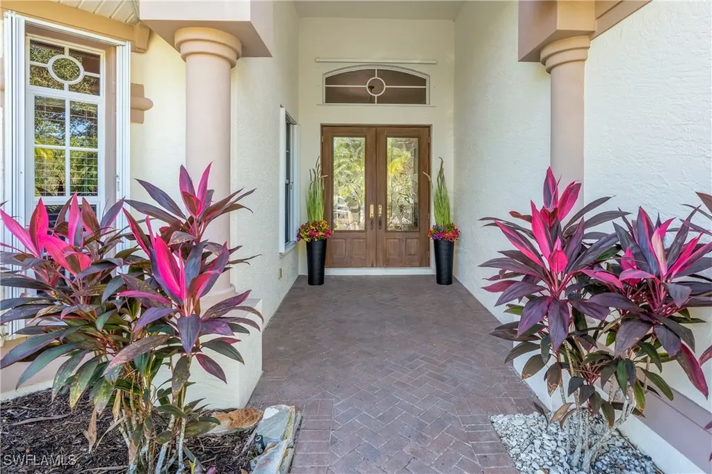 4923 Cerromar Drive Naples FL 34112