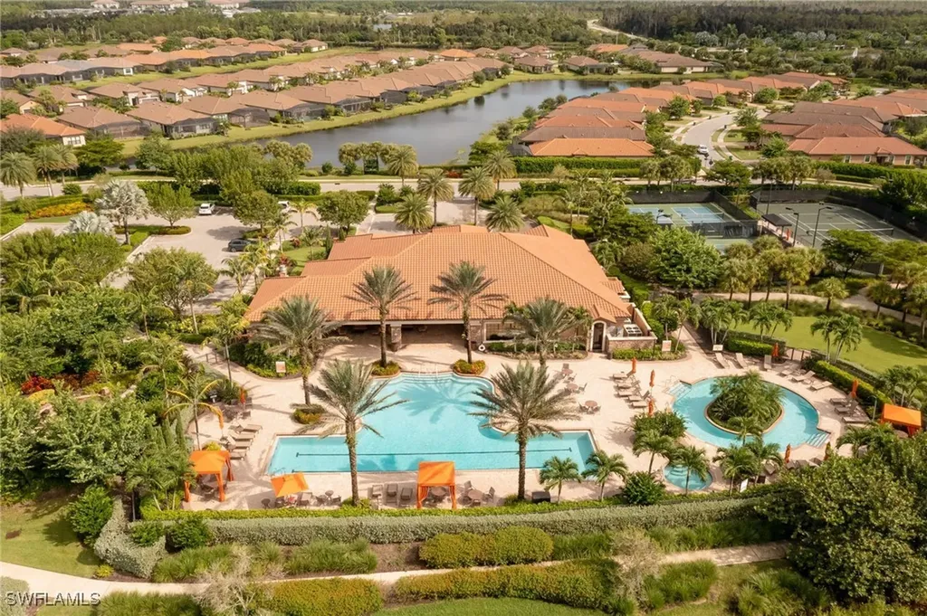 8013 Calle Canovas Court Naples FL 34114