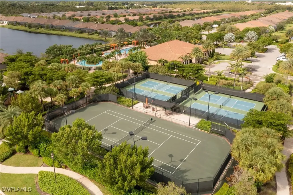 8013 Calle Canovas Court Naples FL 34114