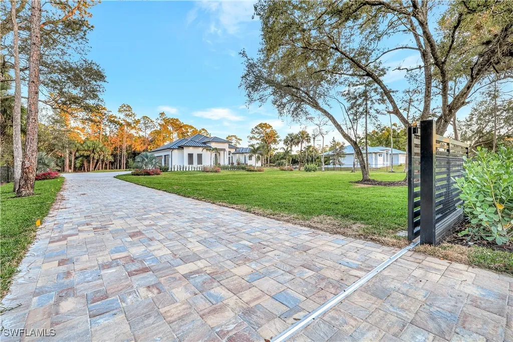 264 13th Street NW Naples FL 34120