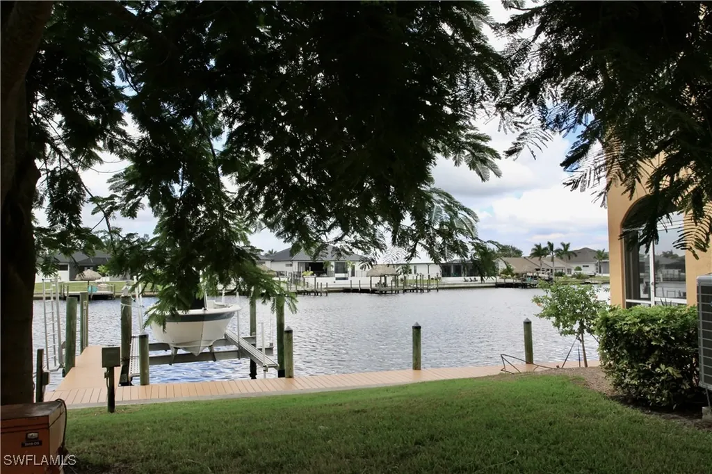 190 Shadroe Cove Circle Cape Coral FL 33991