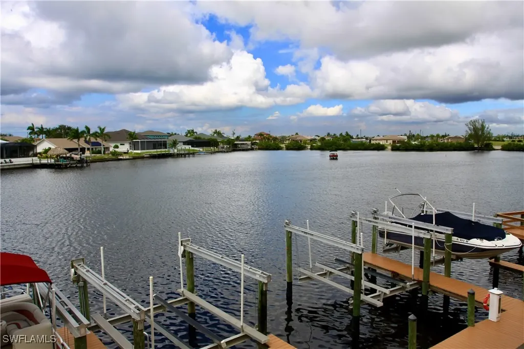 190 Shadroe Cove Circle Cape Coral FL 33991