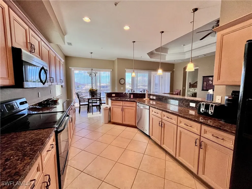 190 Shadroe Cove Circle Cape Coral FL 33991