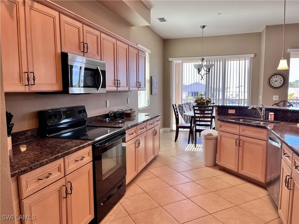 190 Shadroe Cove Circle Cape Coral FL 33991